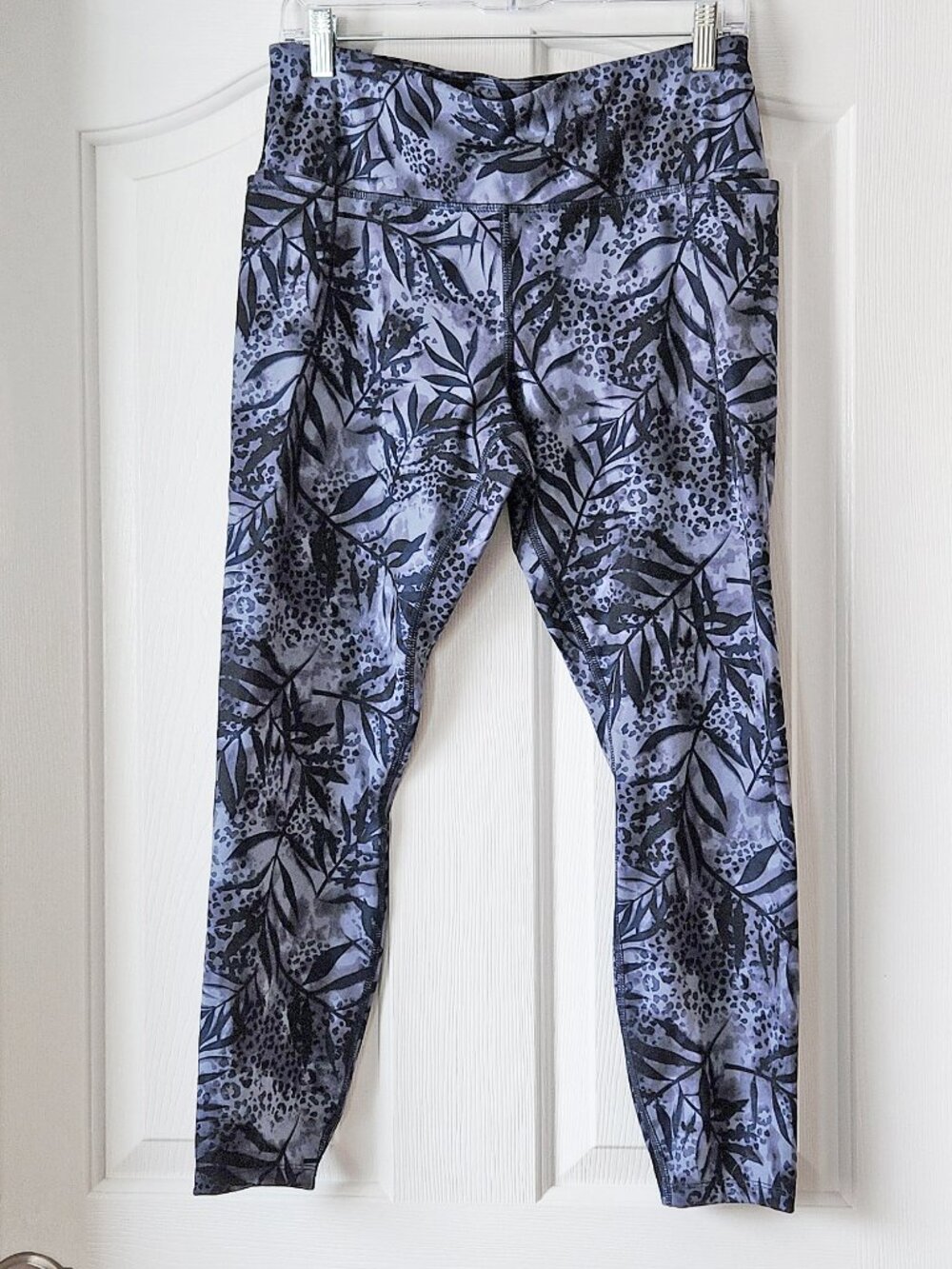 AVIA Navy Blue Grey Leaf Leopard Print Women's L 12-14  Leggings